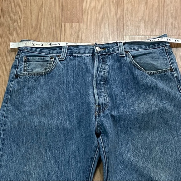 Levis 501 Men’s Straight Fit Jeans 36x30 Medium Blue Denim Button Fly Mid Rise - Picture 8 of 16